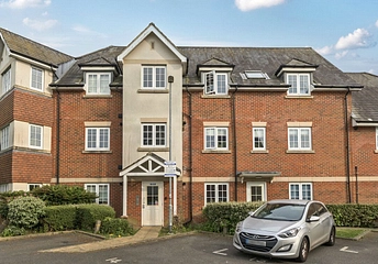 2 bedroom apartment for sale - Wycombe House, Wellesbourne Road, High Wycombe, Buckinghamshire, HP13 - Property View 1