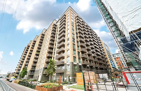 3 bedroom apartment for sale - Seagull Lane, London, E16