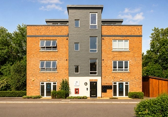 2 bedroom apartment for sale - Corfe House, Thornton Side, Redhill, Surrey, RH1