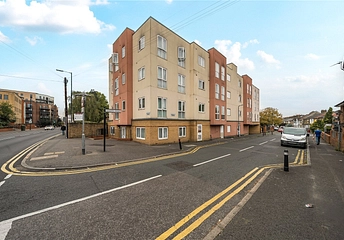 2 bedroom apartment for sale - Stoke Road, Slough, Berkshire, SL2