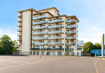 2 bedroom apartment for sale - Atlanta Boulevard, Romford, RM1