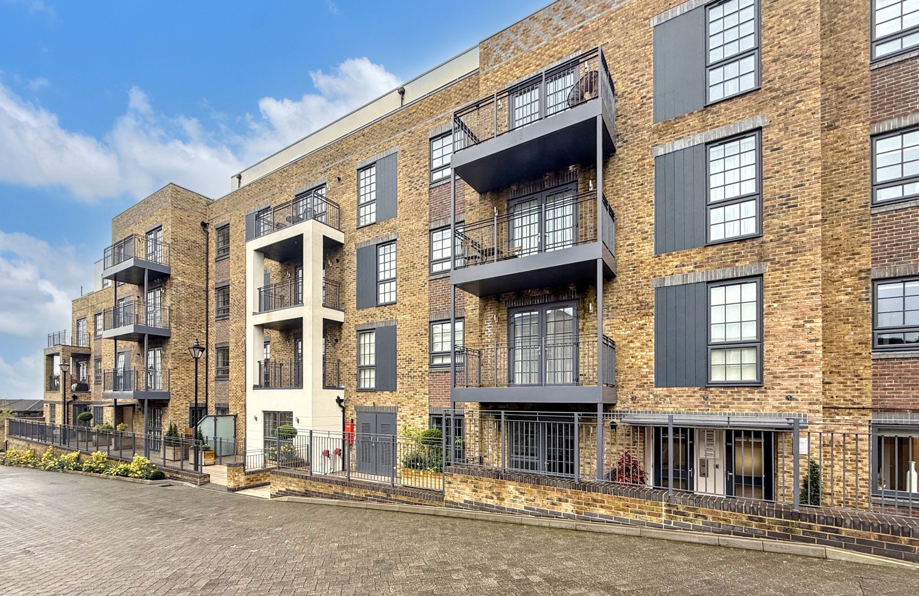 Lightfield - High Street, Barnet, EN5